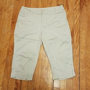 Riders by Lee Khaki Capri pants